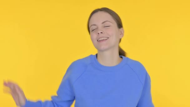Casual Woman Dancing Joy Yellow Background — Stock Video