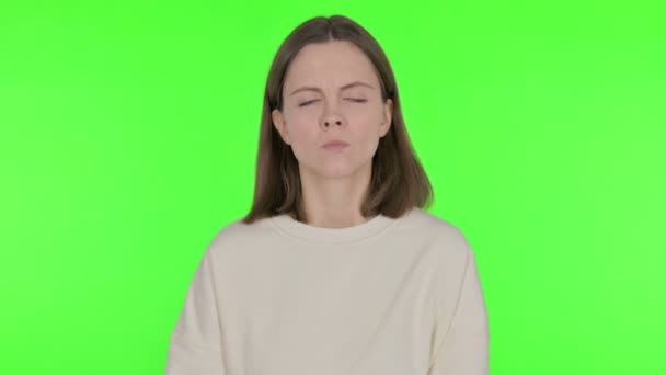 Zwyczajna Kobieta Cierpiąca Ból Zęba Zielonym Tle — Wideo stockowe