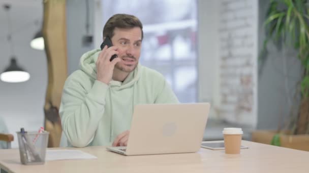 Displeased Young Adult Man Talking Angrily Smartphone Work — Stockvideo