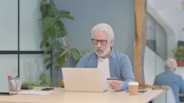 Senior Old Man Unable to make Online Payment with Credit Card