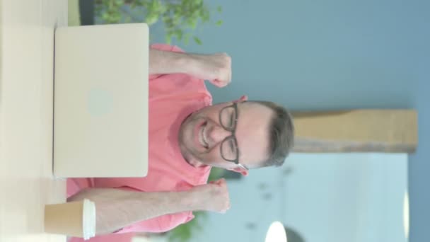 Vertical Video Senior Old Man Celebrating Success Laptop — Stockvideo