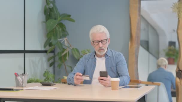 Senior Old Man Shopping Online Bank Card — Vídeos de Stock