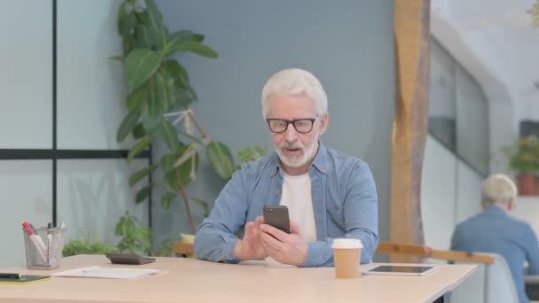 Successful Senior Old Man Celebrating Win Smartphone — Stok video