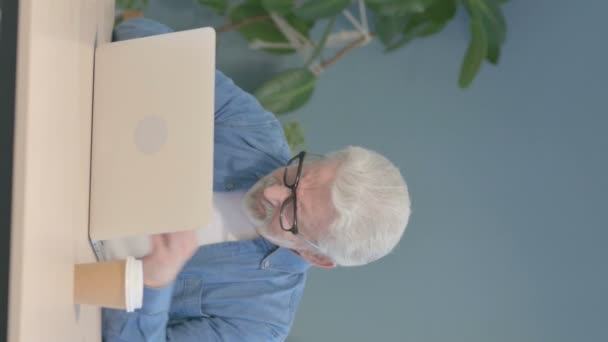 Vertical Video Senior Old Man Having Headache While Working Laptop — 비디오