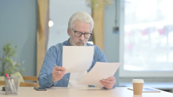 Senior Old Man Reading Documents Office Paperwork — Stockvideo