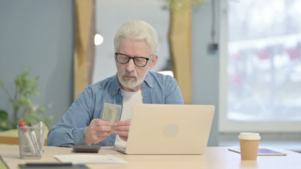 Senior Old Man Counting Dollar Office — Vídeo de Stock
