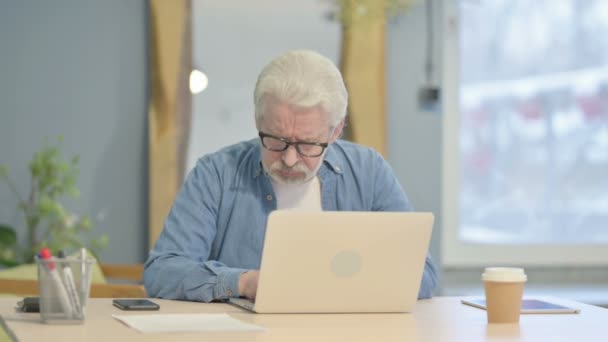 Senior Old Man Coughing Working Laptop — Stok video