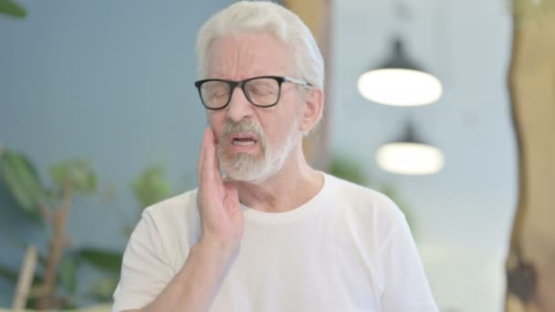Portrait Senior Old Man Having Toothache — Wideo stockowe