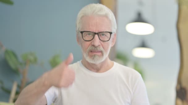 Portrait Senior Old Man Showing Thumbs — Stockvideo