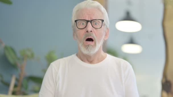 Portrait Senior Old Man Reacting Loss — Vídeo de stock