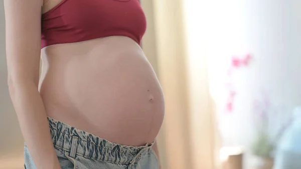 Close Pregnant Woman Stokes Her Big Belly — Stock Fotó
