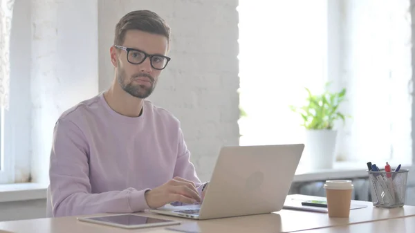 Young Adult Man Looking Camera While Using Laptop — Stock Photo, Image