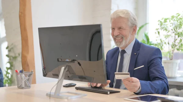 Happy Old Businessman Making Online Payment Computer — Stok fotoğraf
