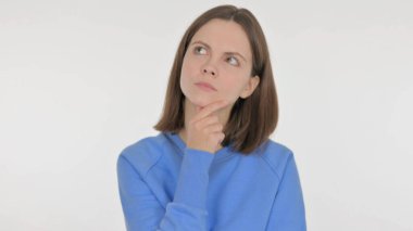 Beyaz Arkaplanda Düşünen Düşünceli Sıradan Kadın