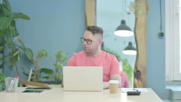 Creative Adult Man Reacting Loss While Working Office — Stockvideo
