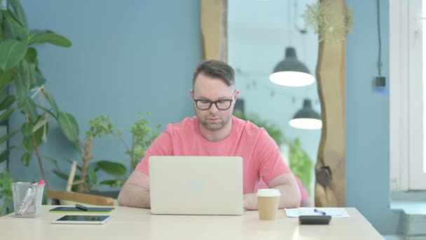 Creative Adult Man Smiling Camera While Using Laptop — Vídeo de Stock