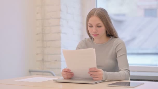 Creative Young Woman Reading Documents Work Paperwork — ストック動画