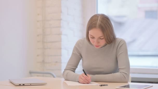 Creative Unsatisfied Young Woman Trying Write Letter — Stok video