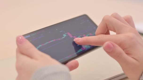 Close Female Hand Checking Trading Charts Smartphone — Stock videók