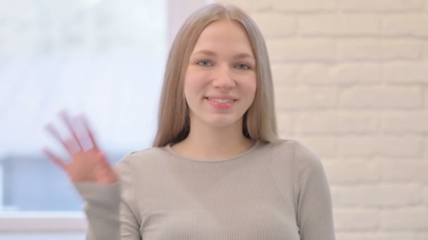 Portrait Creative Young Woman Waving Hand Hello — Stockvideo