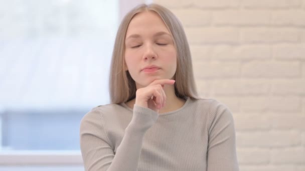Portrait Creative Young Woman Thinking Idea — Vídeo de Stock