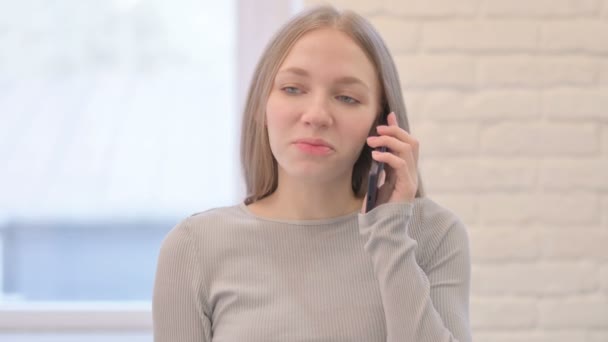 Portrait Creative Young Woman Talking Phone — Stockvideo