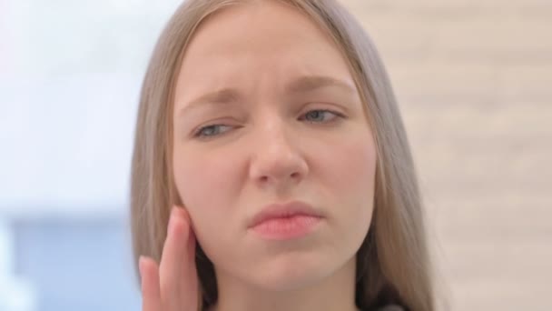 Genç Kadın Diş Ağrısı Var — Stok video