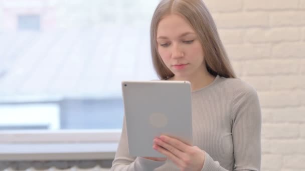 Creative Young Woman Working Digital Tablet — Vídeo de stock