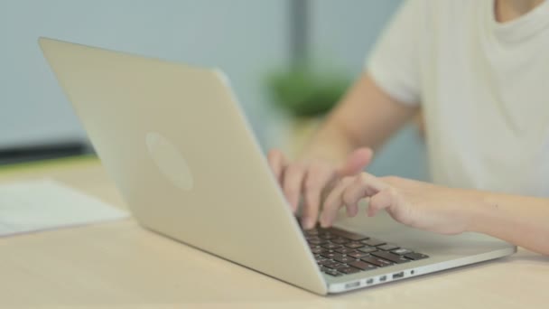 Close Female Typing Laptop — Stok video