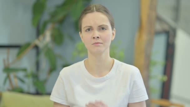 Portrait Broken Young Woman Crying — стоковое видео
