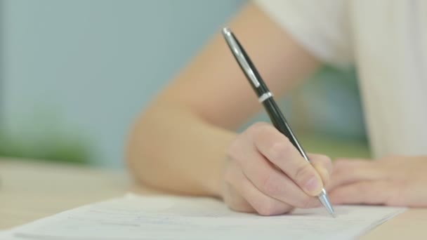 Hand Close Woman Writing Paper — стоковое видео