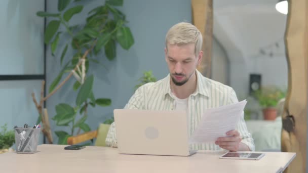 Modern Young Man Working Laptop Documents — Video