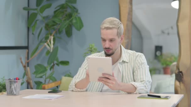 Shocked Modern Young Man Reacting Loss Digital Tablet — Video