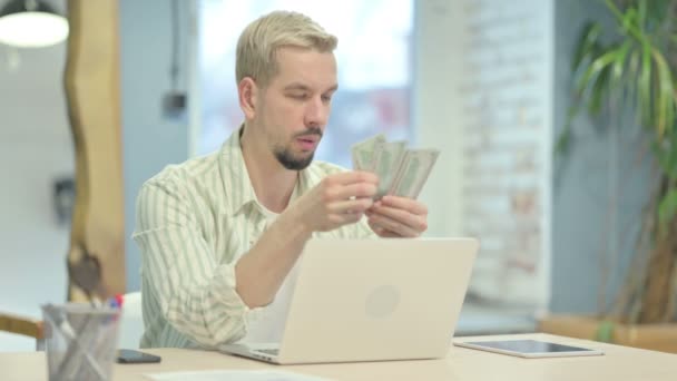 Young Man Counting Dollar Office — Stock Video