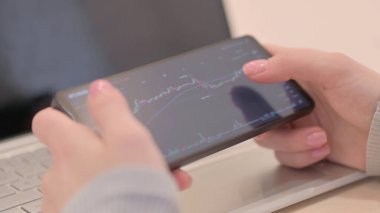 Smartphone 'da Kadın El Tarama İnternetini Kapat