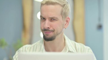 İşteki Reddedilmiş Genç Adam 'dan Hoşlanmama Kapanışı