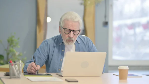 Senior Old Man Working Laptop Documents — Photo
