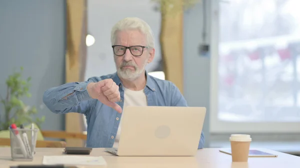 Senior Old Man Showing Thumbs While Working Laptop — Stock fotografie
