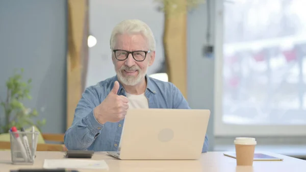 Happy Senior Old Man Smiling Camera While Using Laptop — Photo