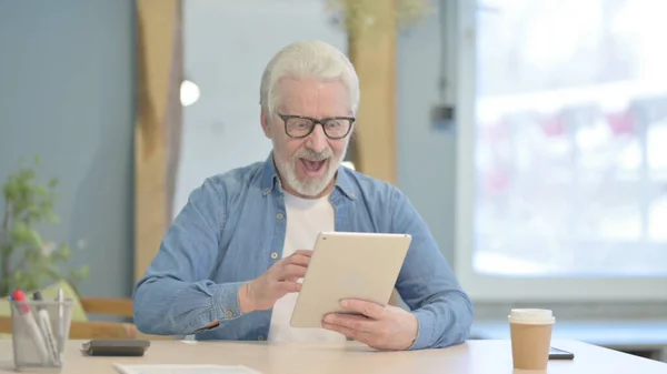 Senior Old Man Talking Video Chat Tablet — стоковое фото