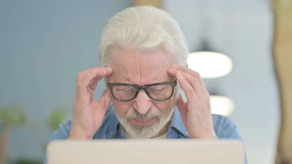 Close Senior Old Man Having Headache While Working Laptop — ストック写真