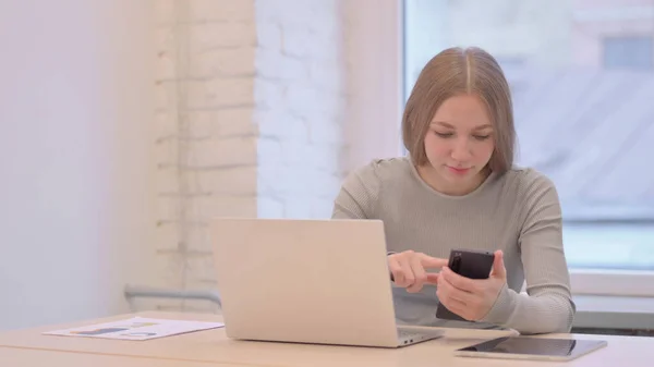 Creative Young Woman Using Phone Laptop Work — Stockfoto