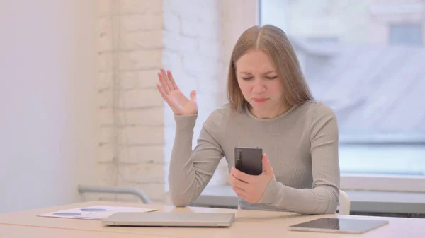 Upset Creative Young Woman Reacting Loss Smartphone — Stockfoto
