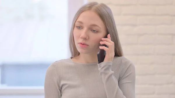 Portrait Creative Young Woman Talking Phone — Stok fotoğraf