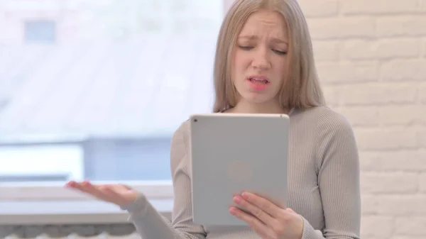 Creative Young Woman Shocked Loss Digital Tablet — Zdjęcie stockowe
