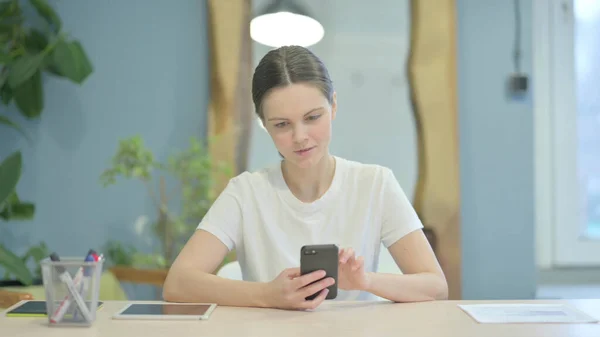Young Woman Browsing Internet Smartphone Work — стоковое фото