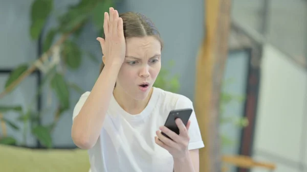 Portrait Young Woman Upset Loss Smartphone — Stock Photo, Image