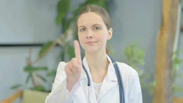 Thumbs Young Female Doctor — Stock Photo, Image