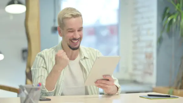 Young Man Celebrating Digital Success Tablet — Foto de Stock