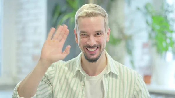 Modern Young Man Waving Hand Say Hello — Stock fotografie